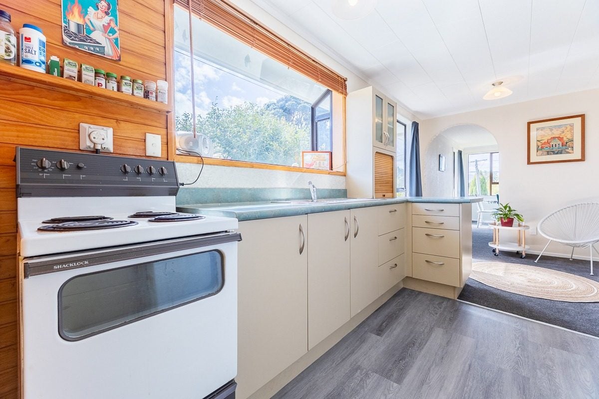 11 Atua Street, Waikanae Beach, Waikanae - Carousel 2