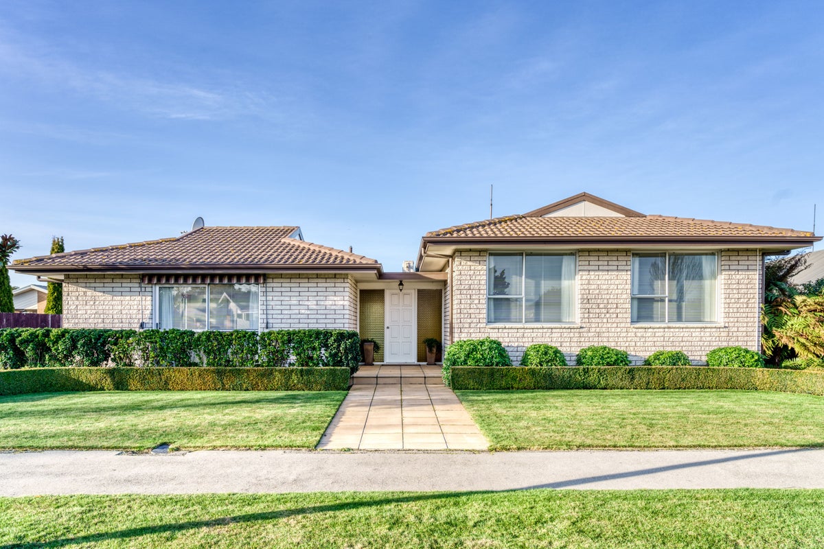 15 Mulberry Place, Redwood, Christchurch - Carousel 1