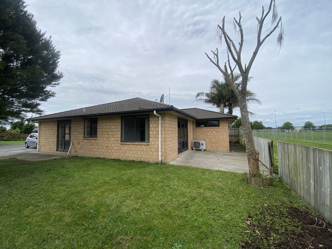 17 Finchley Place, Hamilton East, Hamilton - Carousel 12