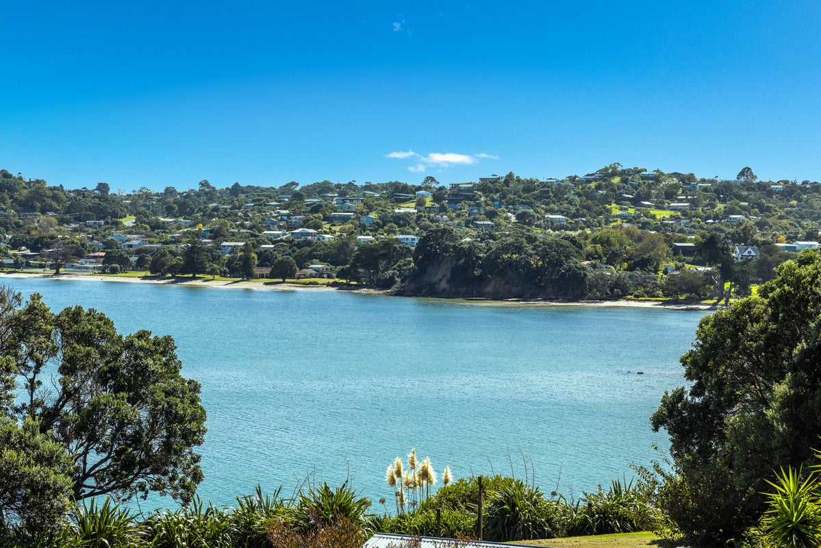19 Esslin Road, Surfdale, Waiheke Island - Carousel 2