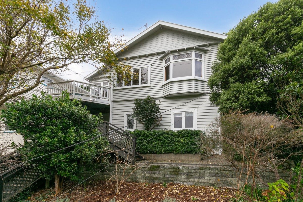 4 Curtis Street, Northland, Wellington - Carousel 1