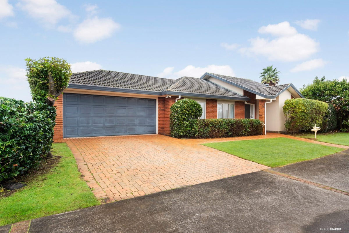 40 Sheriff Place, Randwick Park, Auckland - Carousel 1