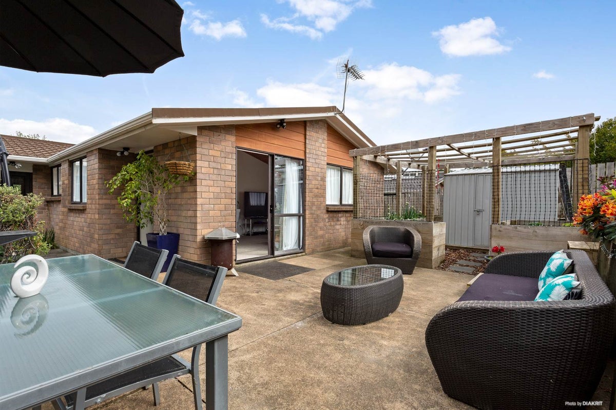 108F Colwill Road, Massey, Auckland - Carousel 1