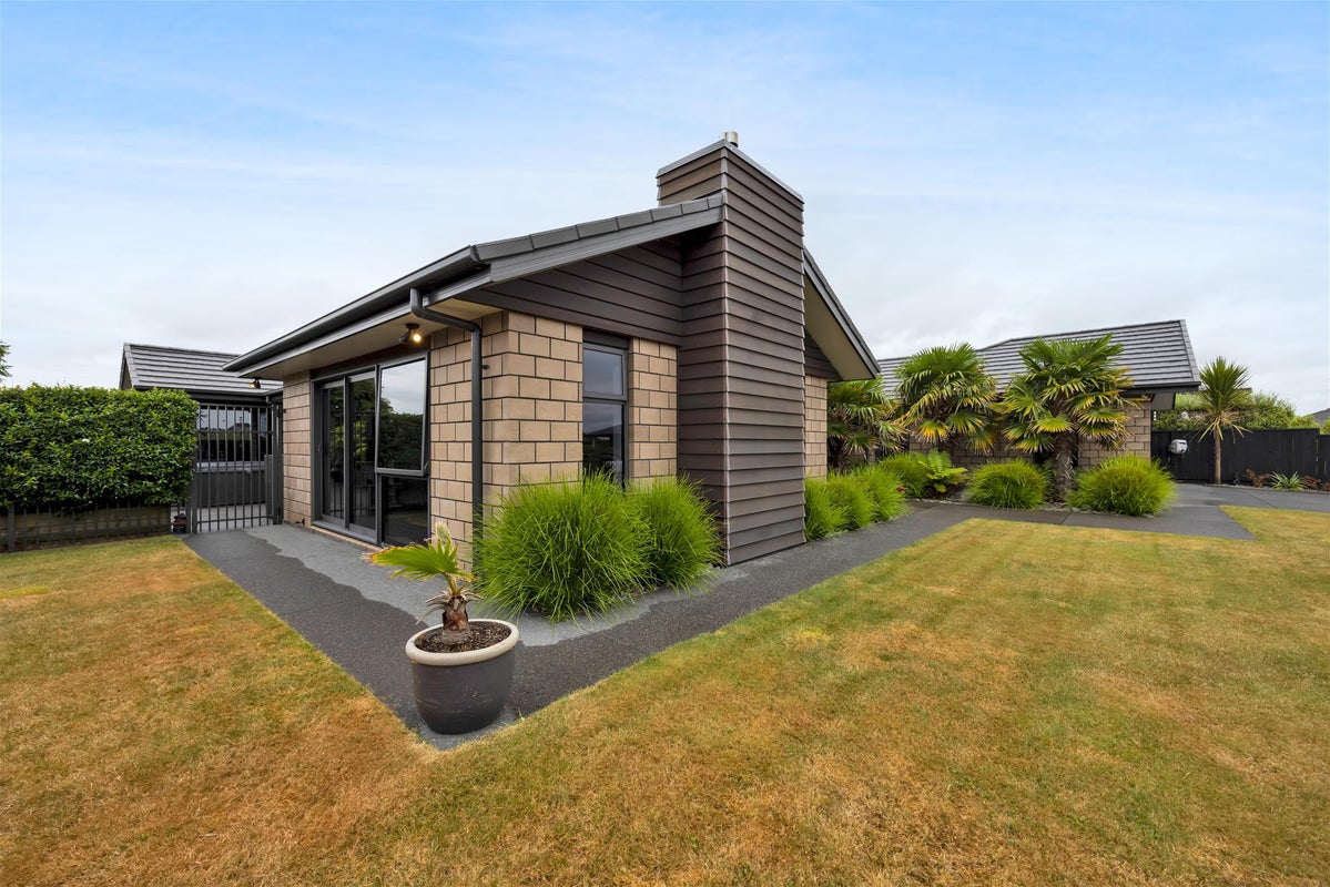 17 Wentworth Lane, Waiwhakaiho, New Plymouth - Carousel 1