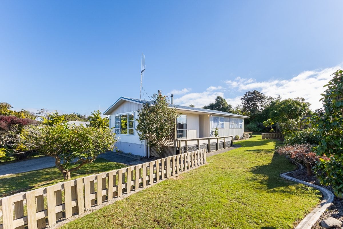 19 Mountainview Terrace, Otaki Beach, Otaki - Carousel 1