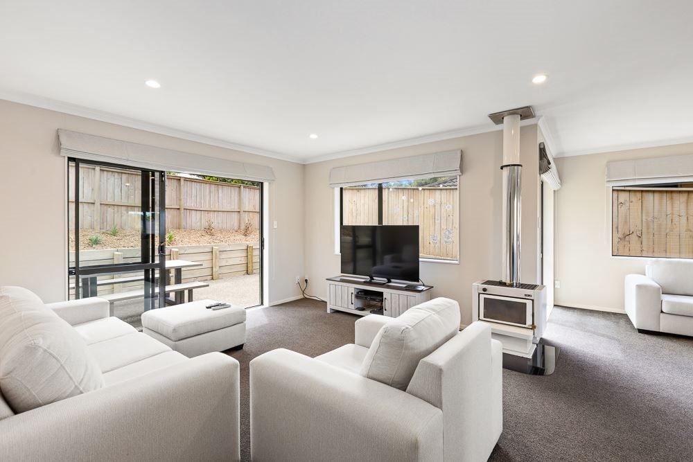 4 Fresil Lane, Massey, Auckland - Carousel 2