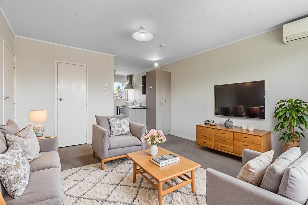 2/77 Wellington Street, Howick, Auckland - Carousel 2