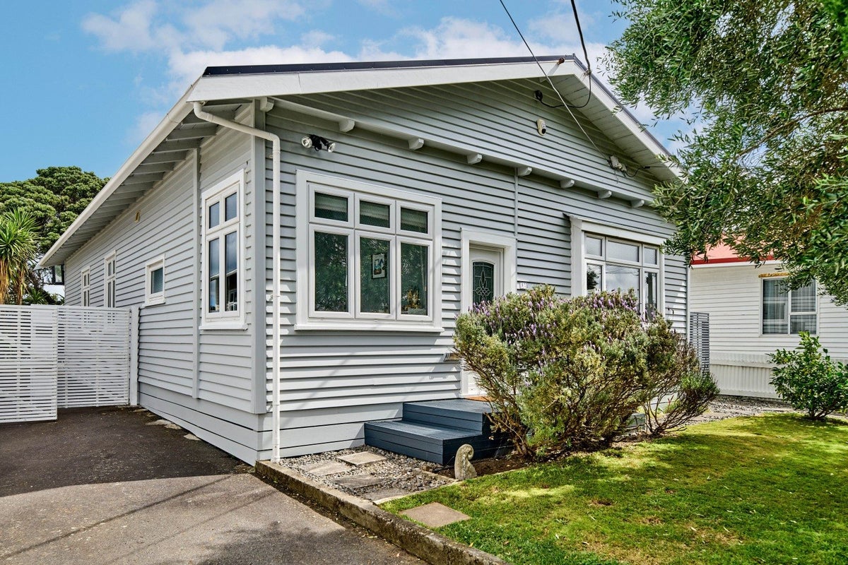62 Heretaunga Street, Petone, Lower Hutt, Wellington - Carousel 21