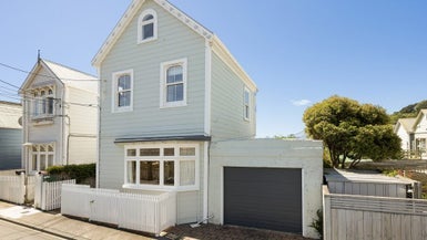 2 Tutchen Avenue, Mount Victoria, Wellington - Carousel 1