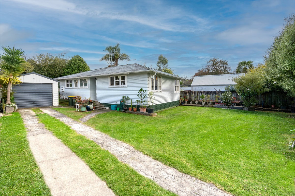 6 Pine Avenue, Bader, Hamilton - Carousel 1