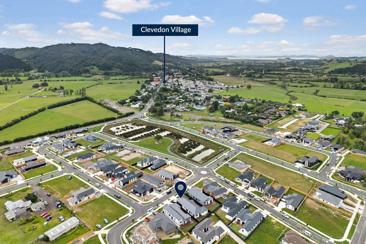 11 Arahi Road, CLEVEDON - Carousel 2