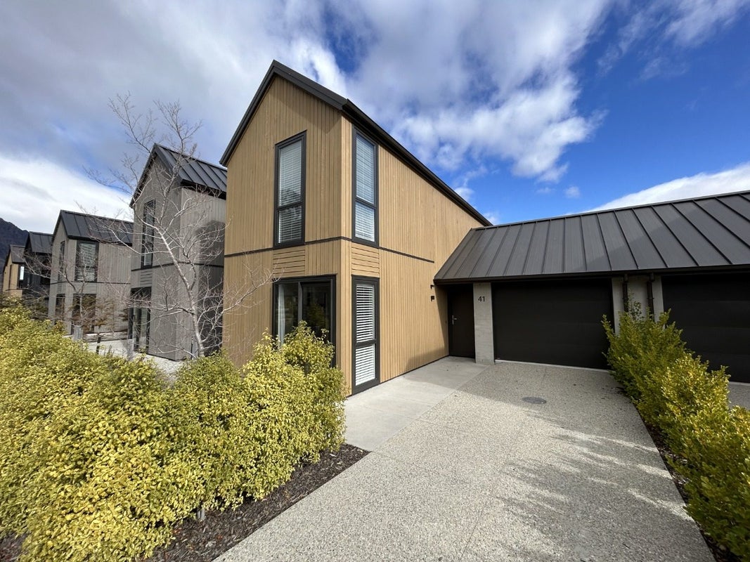 41 Mulholland Drive, Jacks Point, Queenstown - Carousel 1