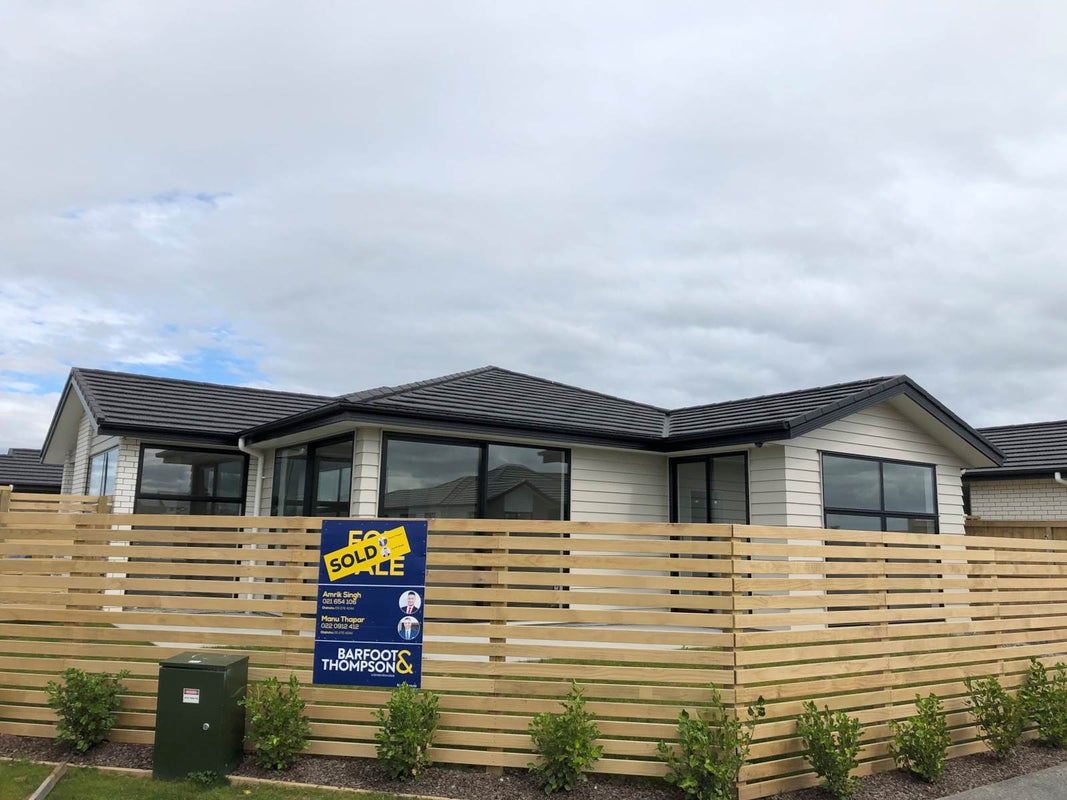 6 Hukihuki Drive, Takanini, Auckland - Carousel 1