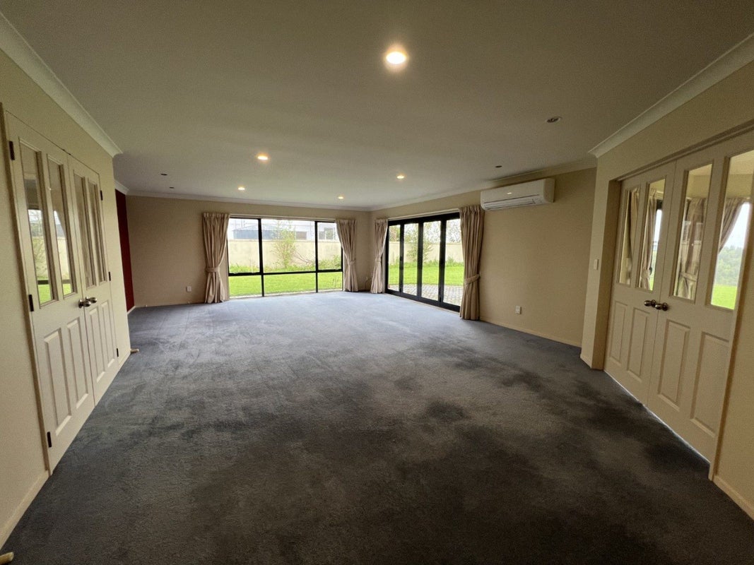 35 Ruapehu Drive, Fitzherbert, Palmerston North - Carousel 2
