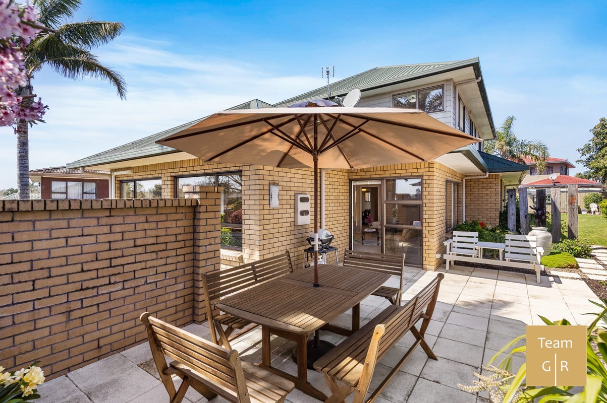 6 Della Place, Conifer Grove, Takanini - Carousel 2