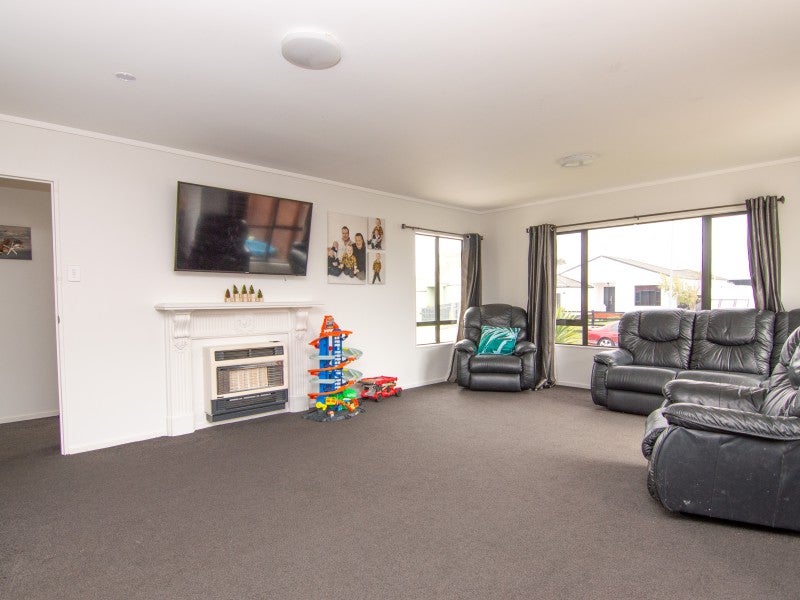 39 Dalfield Place, Highbury, Palmerston North - Carousel 2