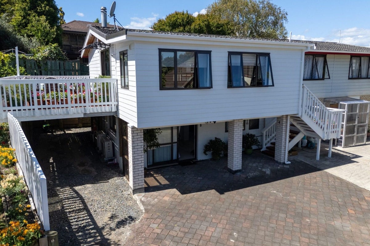4 Spruce Place, Totara Heights, Auckland - Carousel 1