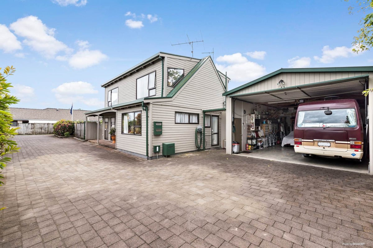 18 Peridot Place, Conifer Grove, Takanini - Carousel 2