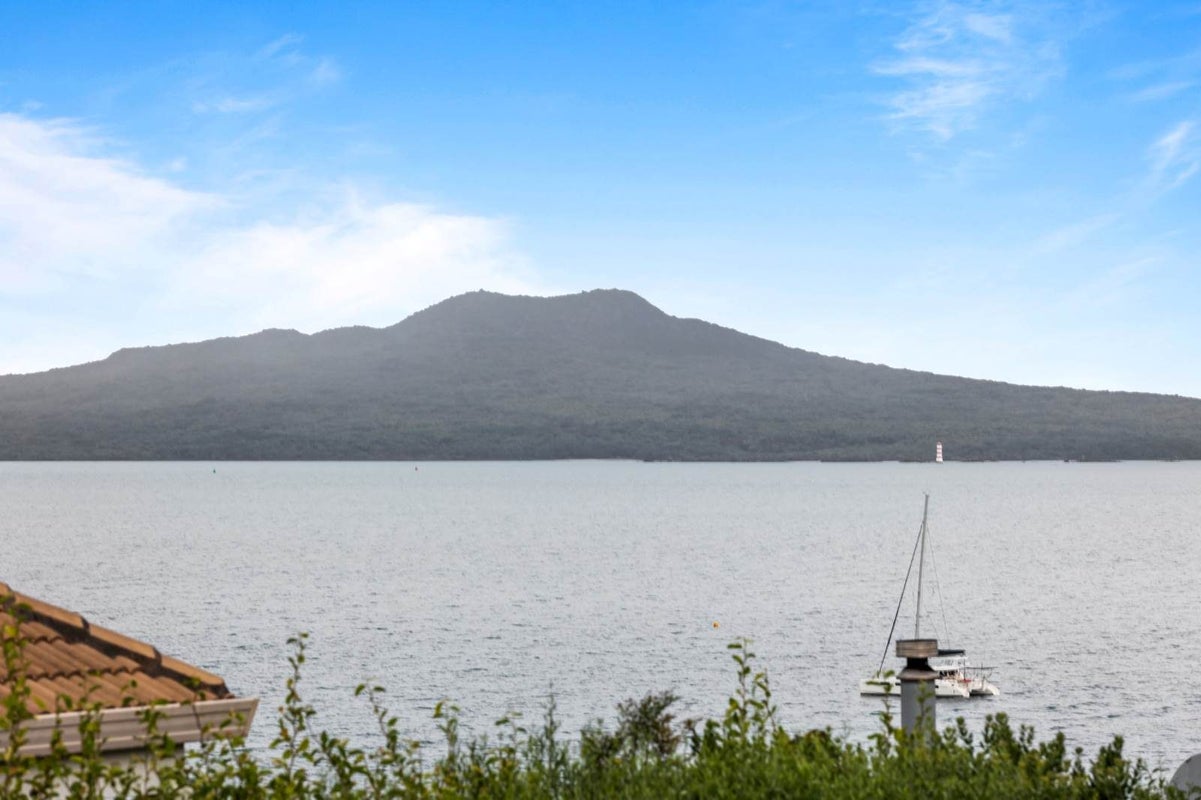 4C Beach Road, Castor Bay, Auckland - Carousel 23