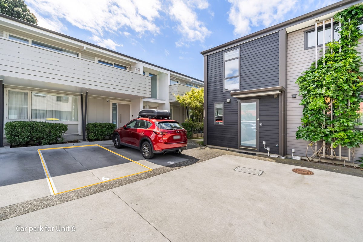 6/74 Derwent Street, Island Bay, Wellington - Carousel 20