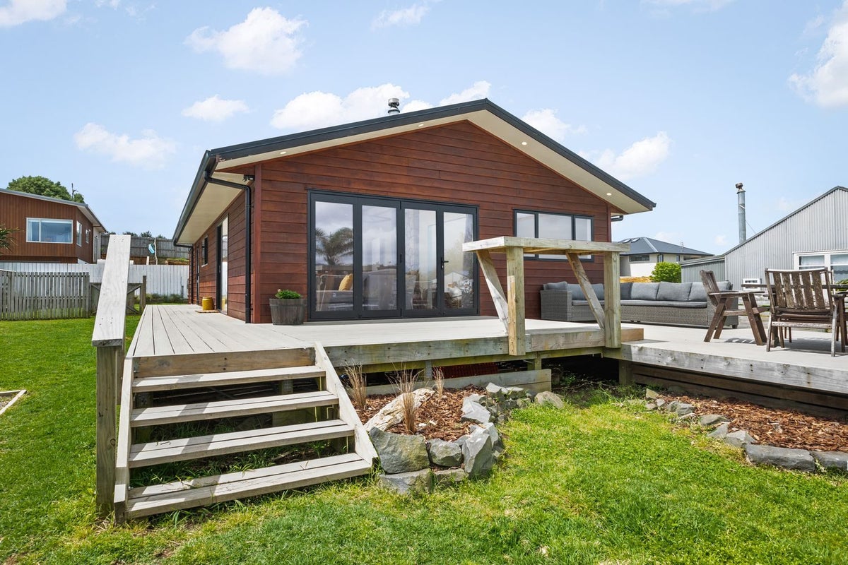 30 Sandleigh Drive, Athenree, Katikati - Carousel 1