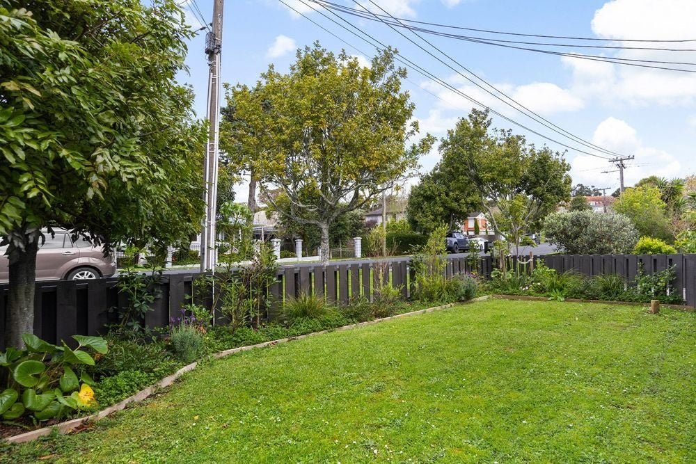 3/3 Korau Road, Greenlane, Auckland - Carousel 18
