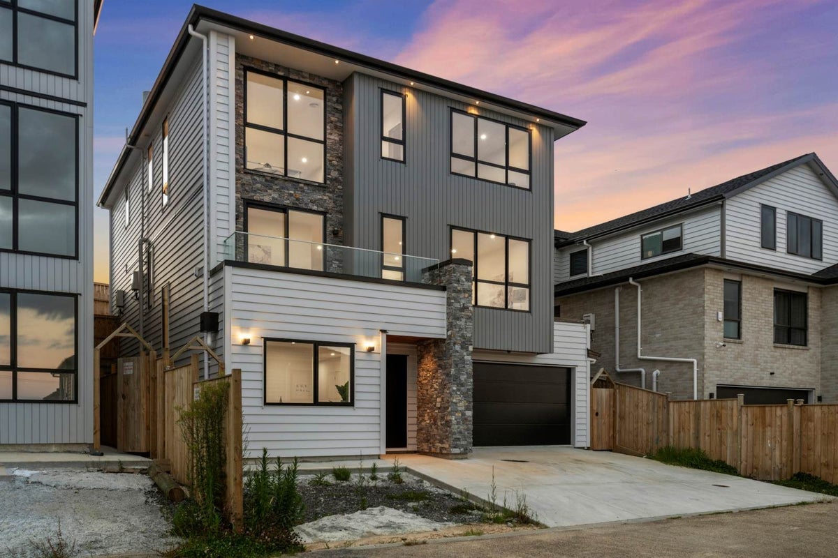 18 Glann Lane, Flat Bush, Auckland - Carousel 1