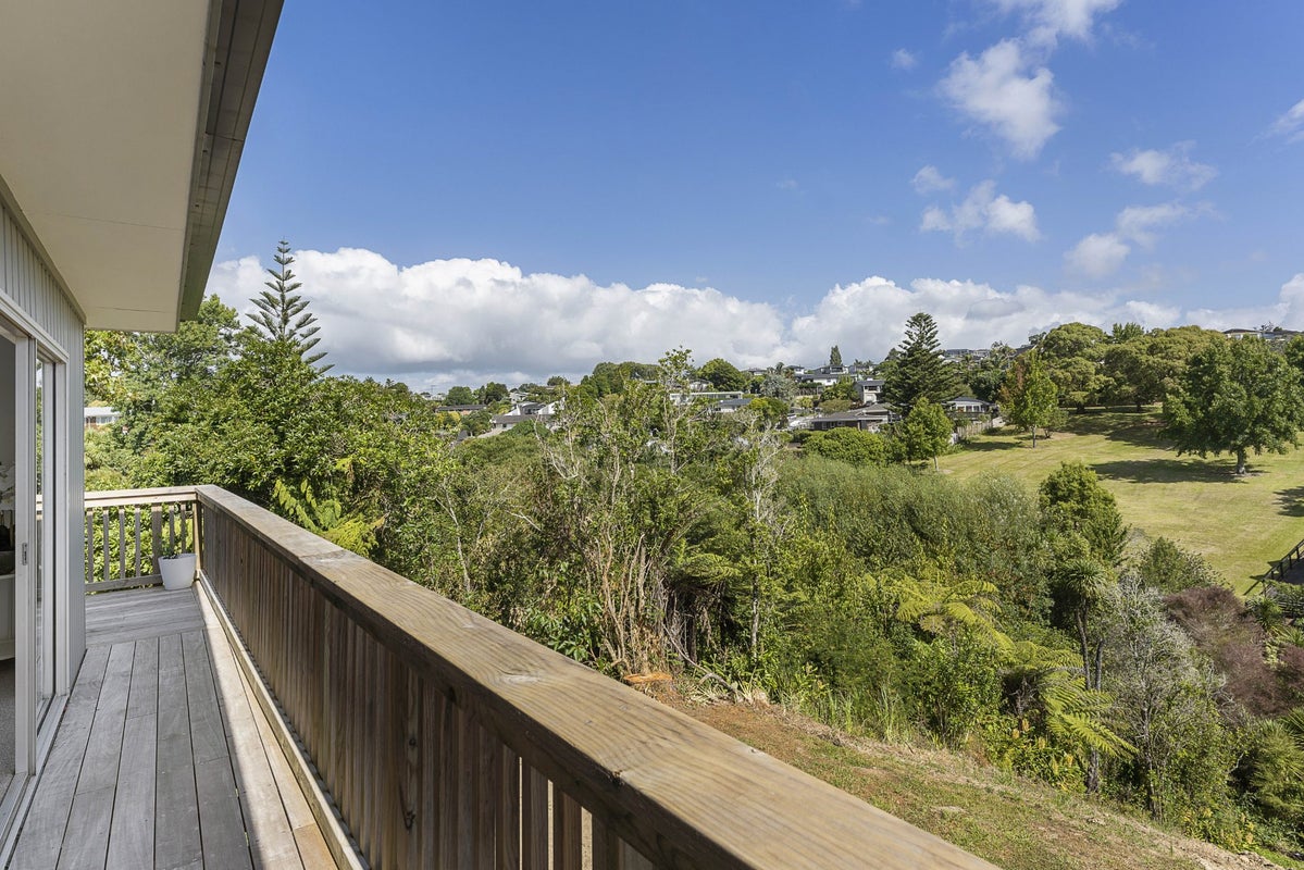 3 Micawber Place, Mellons Bay, Auckland - Carousel 2
