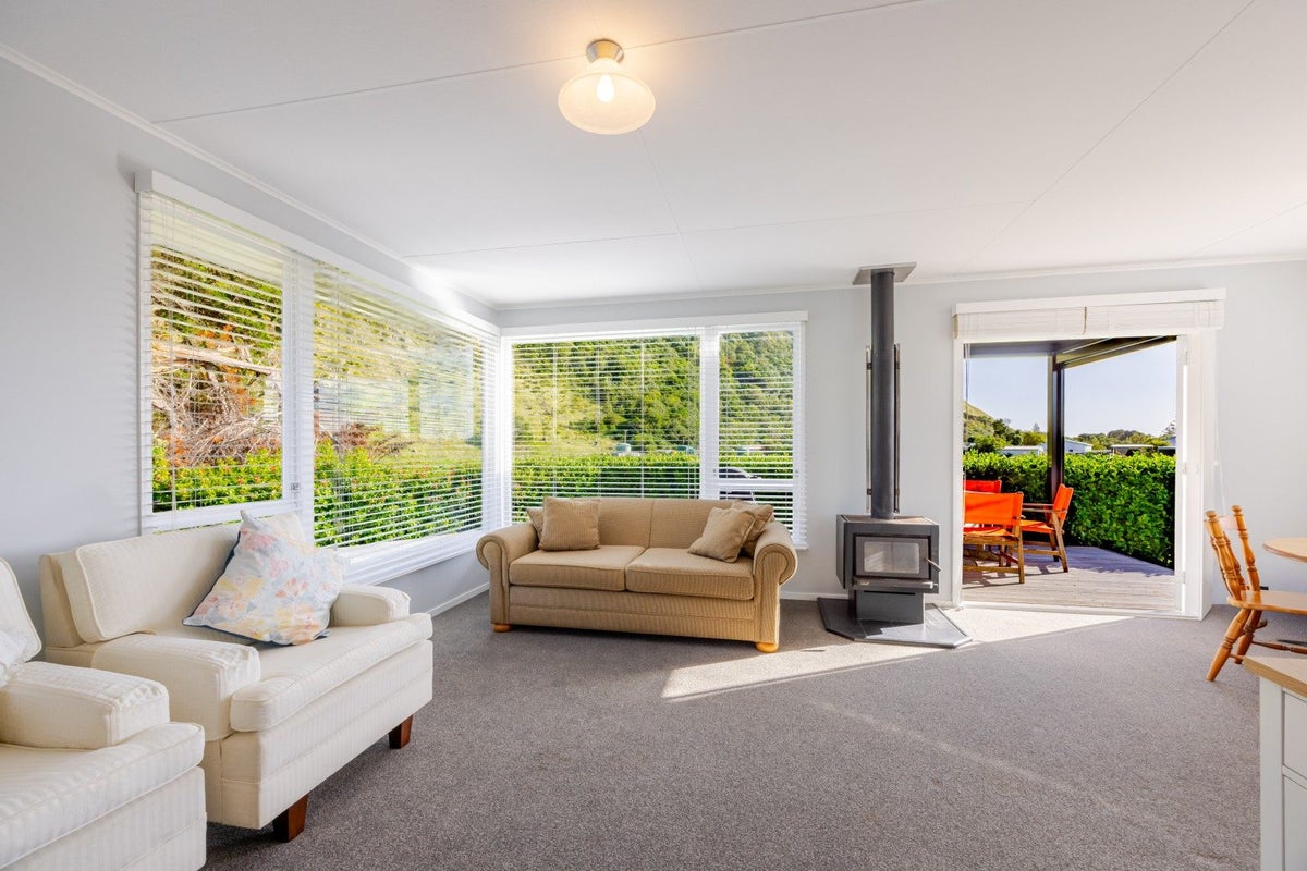 15 John Ross Place, Elsthorpe, Central Hawke's Bay, Hawke's Bay - Carousel 2