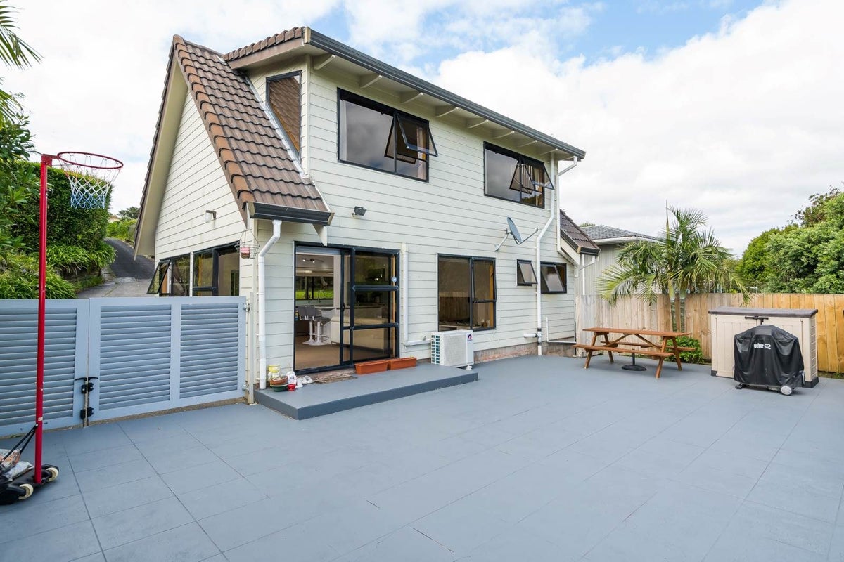 1/73 Glencoe Road, Browns Bay, Auckland - Carousel 1