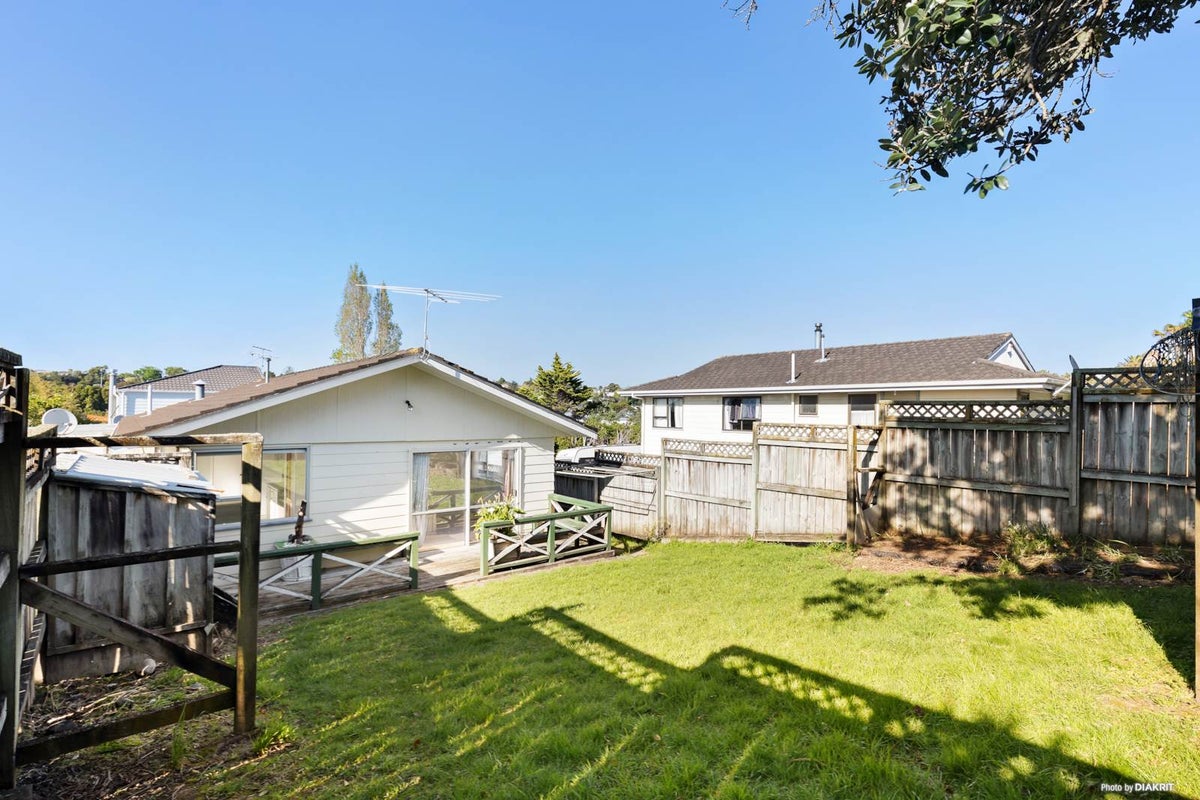 1/22 Lambrown Drive, Totara Vale, Auckland - Carousel 2