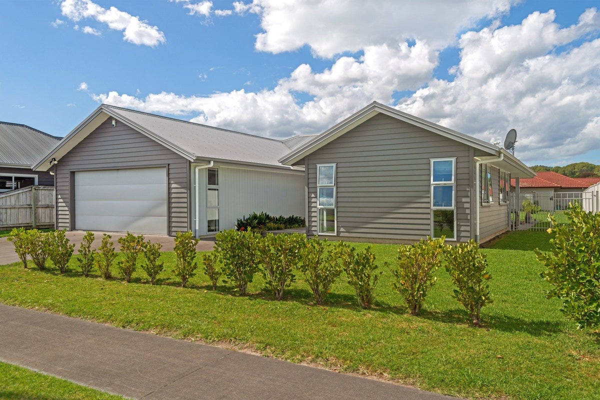 23 Fisher Place, Lytton West, Gisborne - Carousel 1