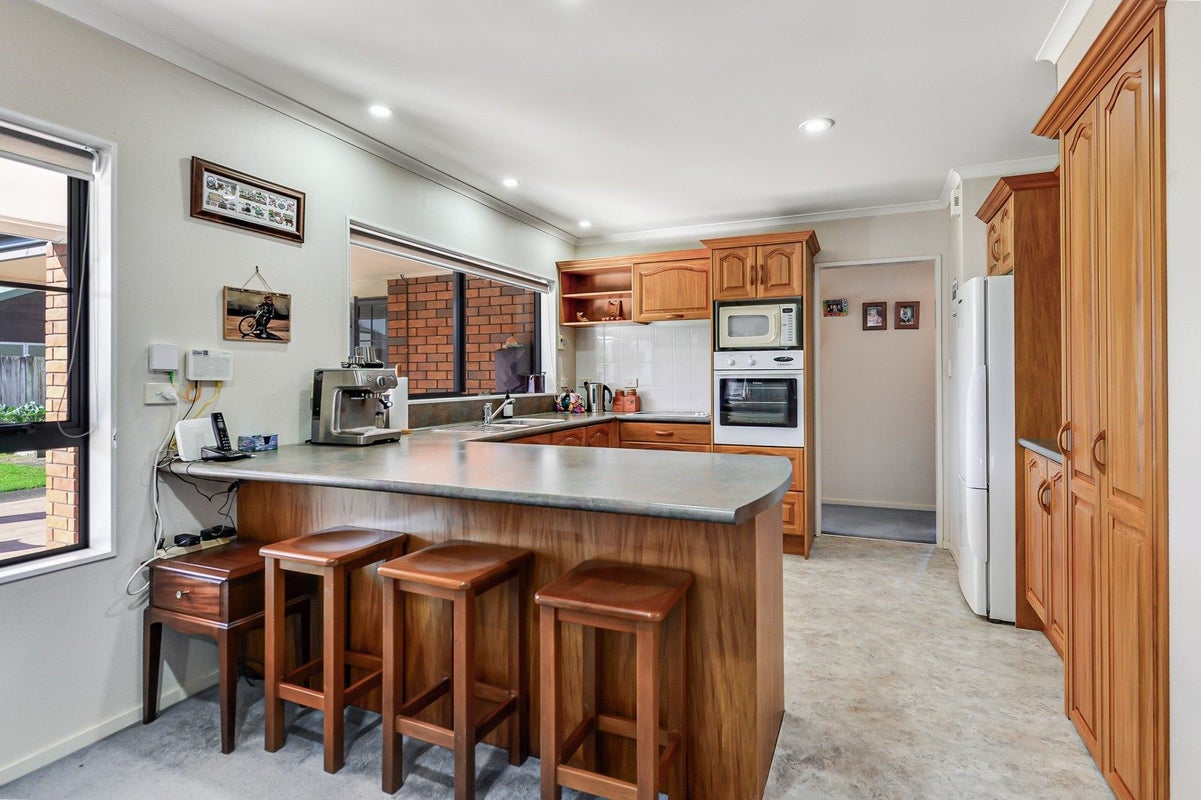 10 Guildford Place, Rototuna North, Hamilton - Carousel 2