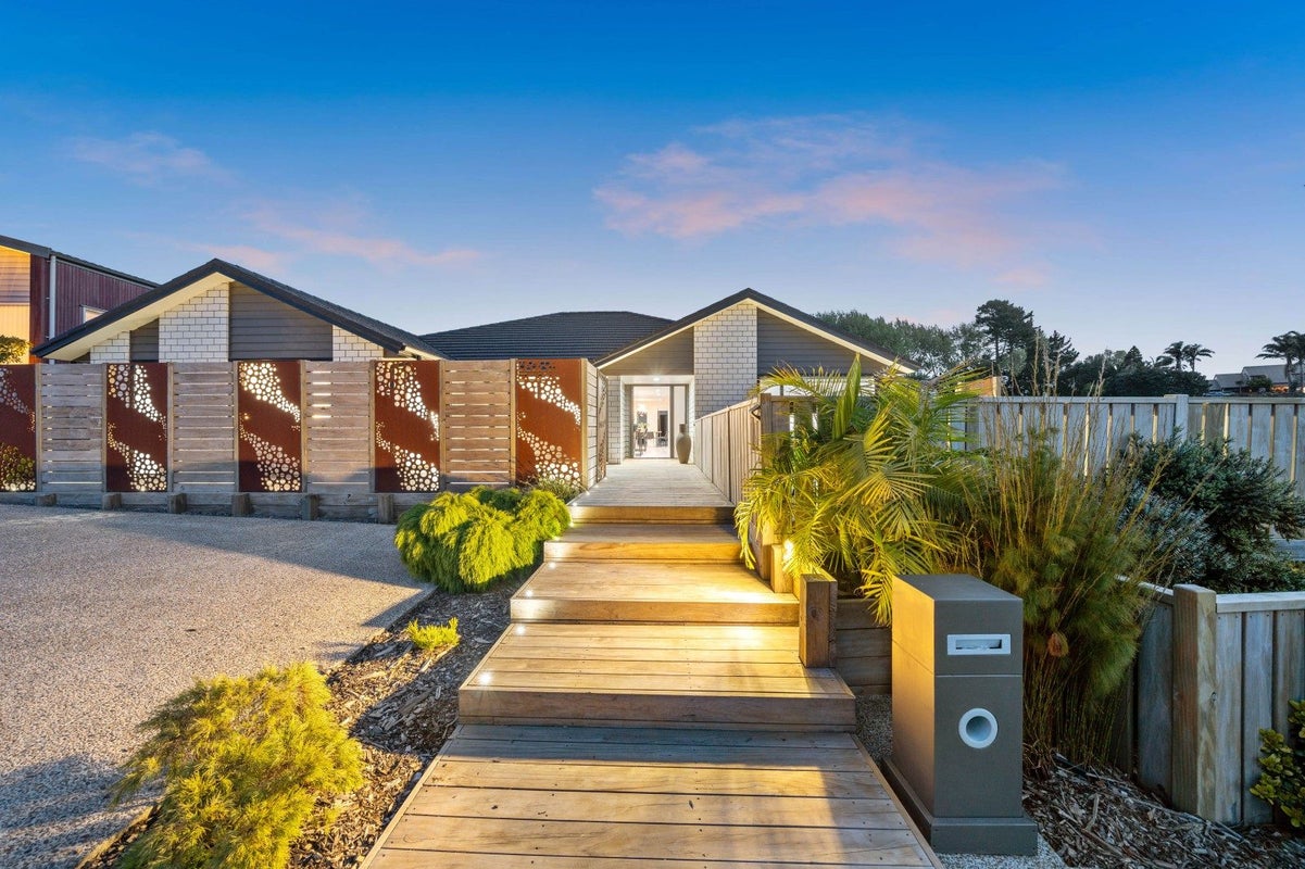 11 Meadowbrook Place, Buckland, Pukekohe - Carousel 2