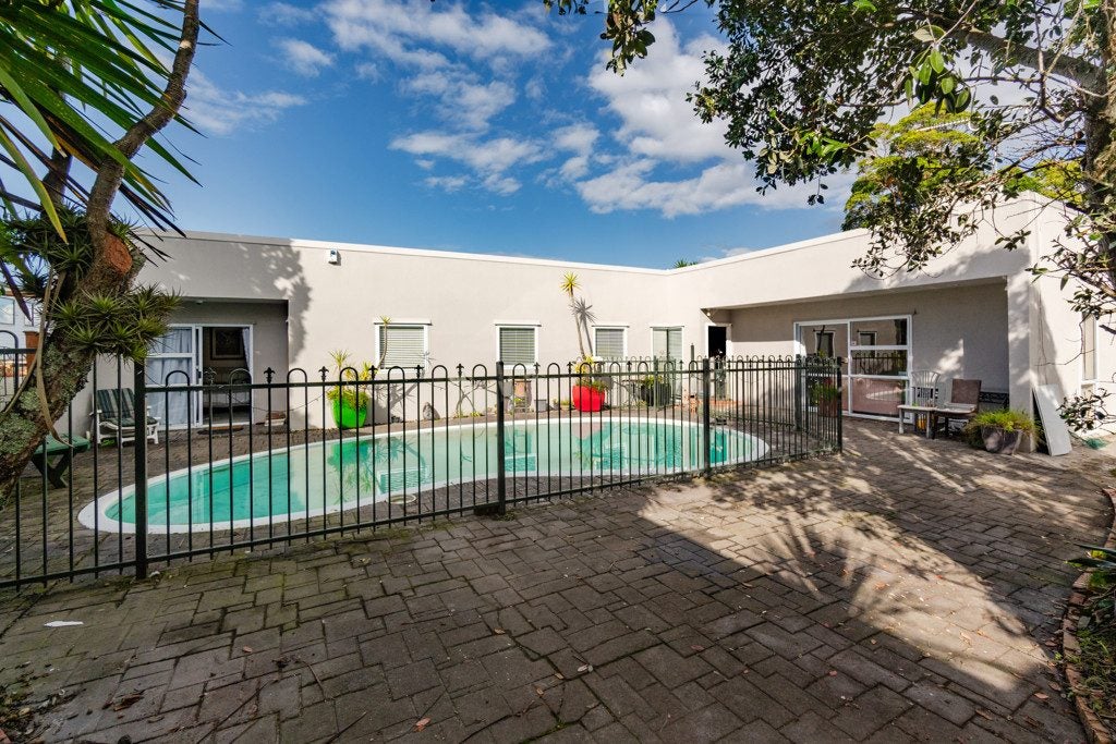 14A Hinekohu Street, New Lynn, Auckland - Carousel 1