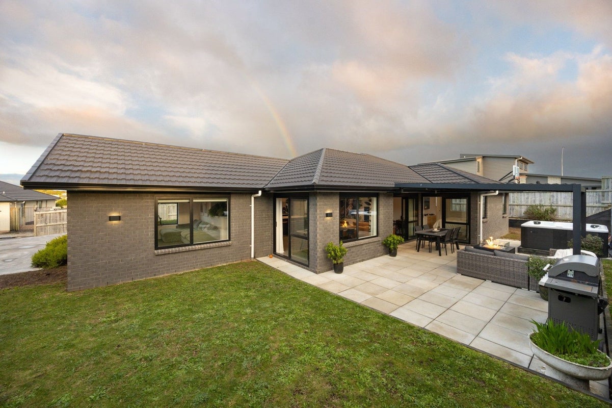 6 Whanau Avenue, Baverstock, Hamilton - Carousel 3