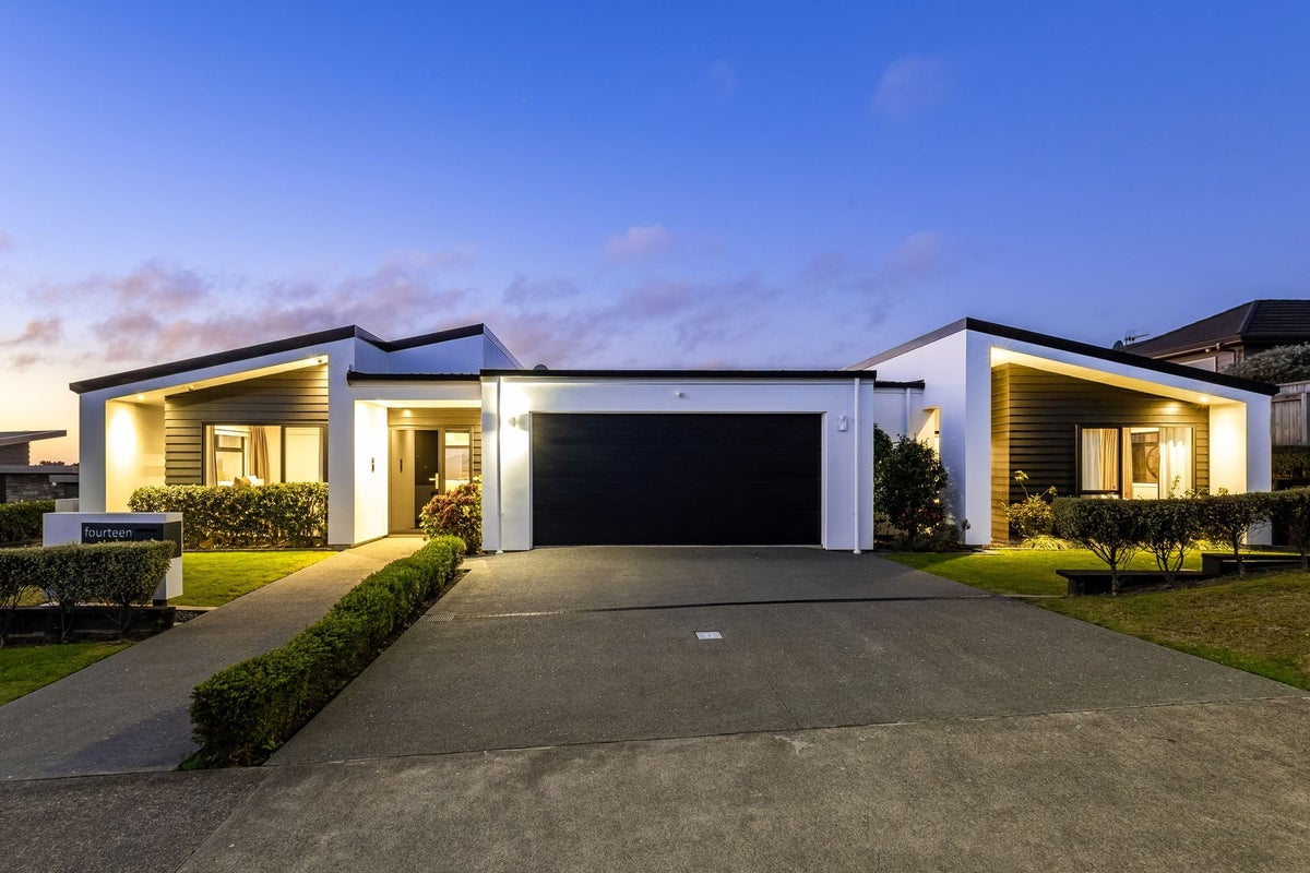 14 Wangapeka Way, Aotea, Porirua - Carousel 1