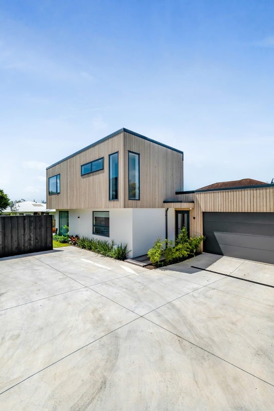 5B Strandon Place, Strandon, New Plymouth - Carousel 32