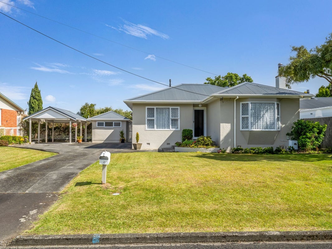 2 Glandwr Crescent, Whanganui East, Whanganui - Carousel 1