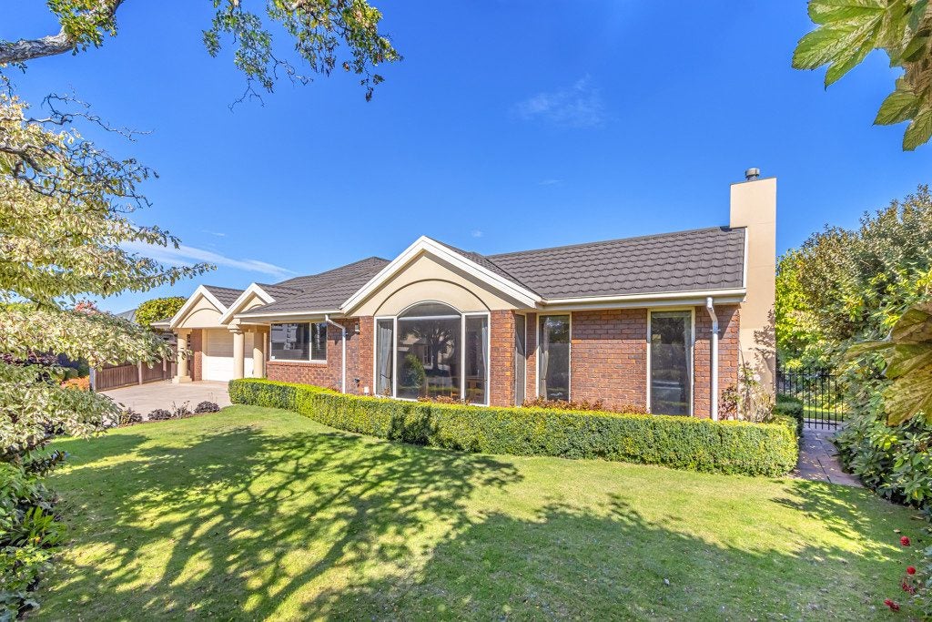 10 Dinglebay Place, Casebrook, Christchurch - Carousel 2