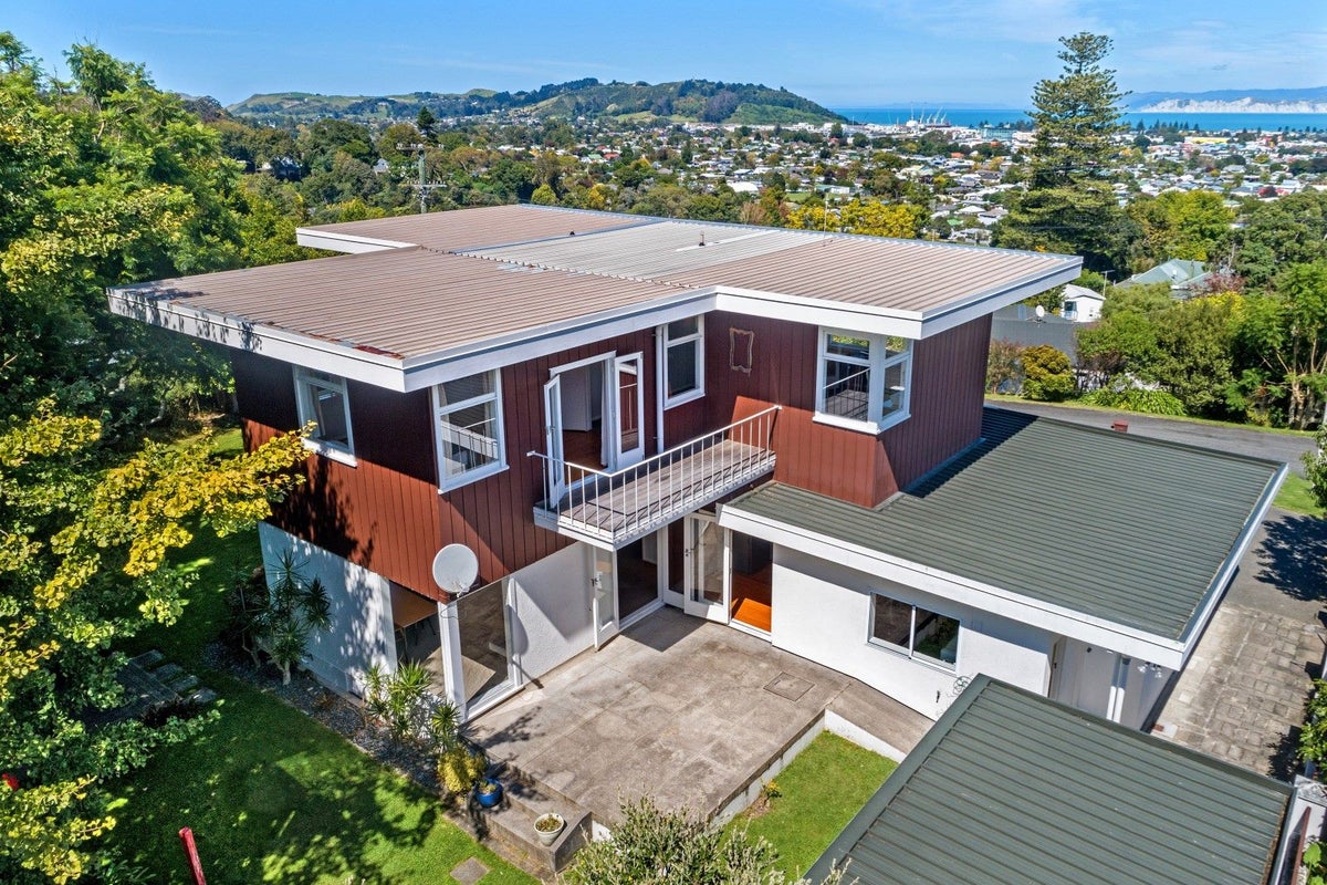 24 Hill Road, Whataupoko, Gisborne - Carousel 1