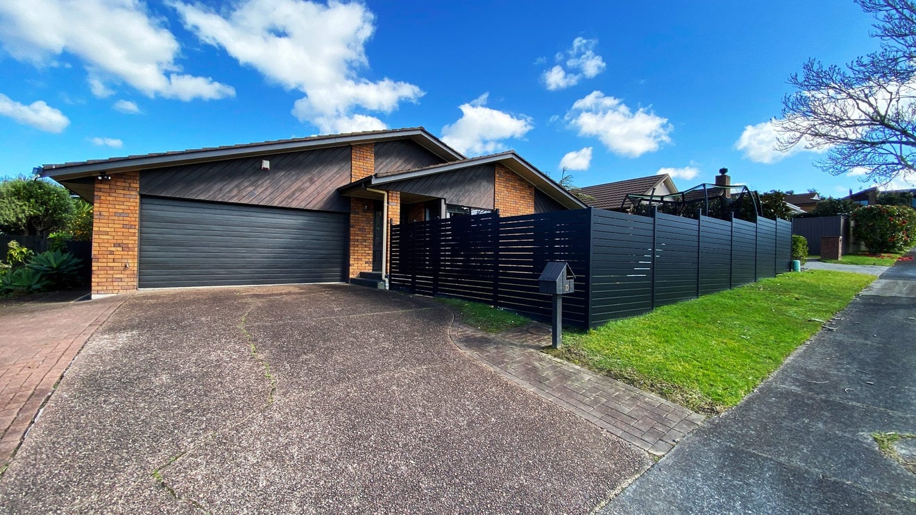 10 St Simon Place, Botany Downs, Auckland - Carousel 1