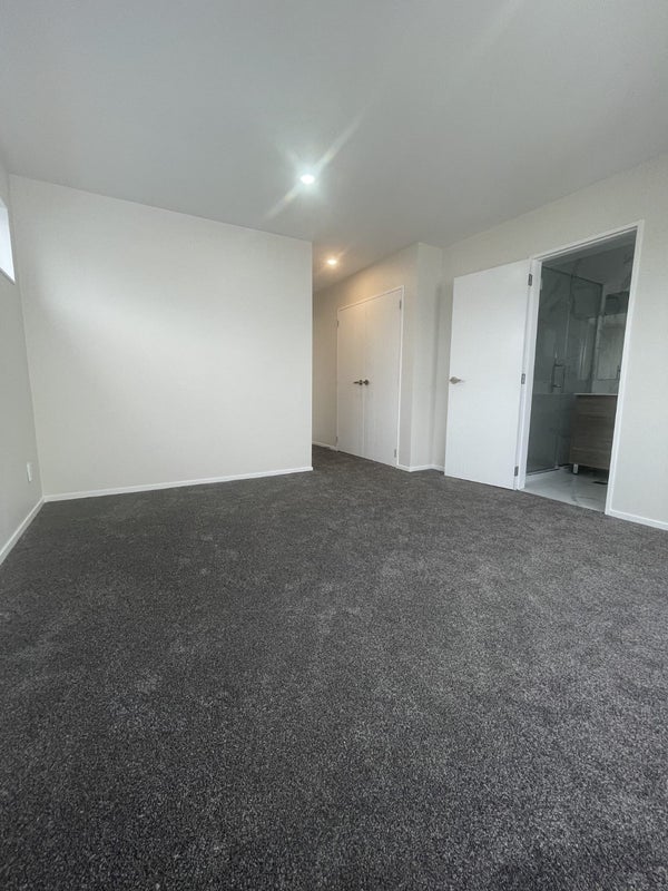 17C Kemble Close, Mangere, Auckland - Carousel 2