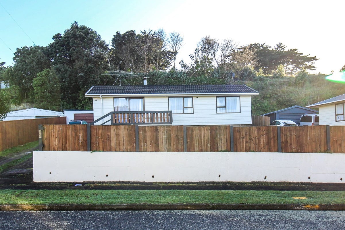 32 Owhiti Street, Titahi Bay, Porirua - Carousel 1