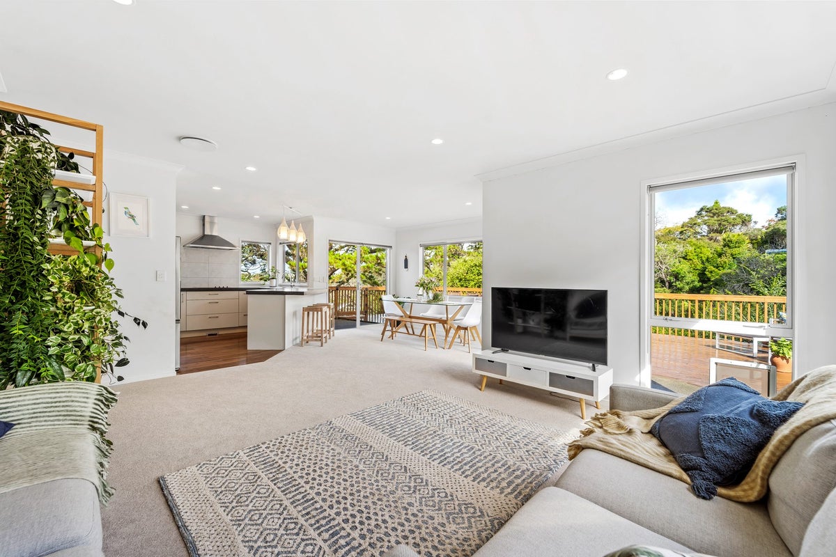 1143A Whangaparaoa Road, Tindalls Beach, Whangaparaoa - Carousel 2