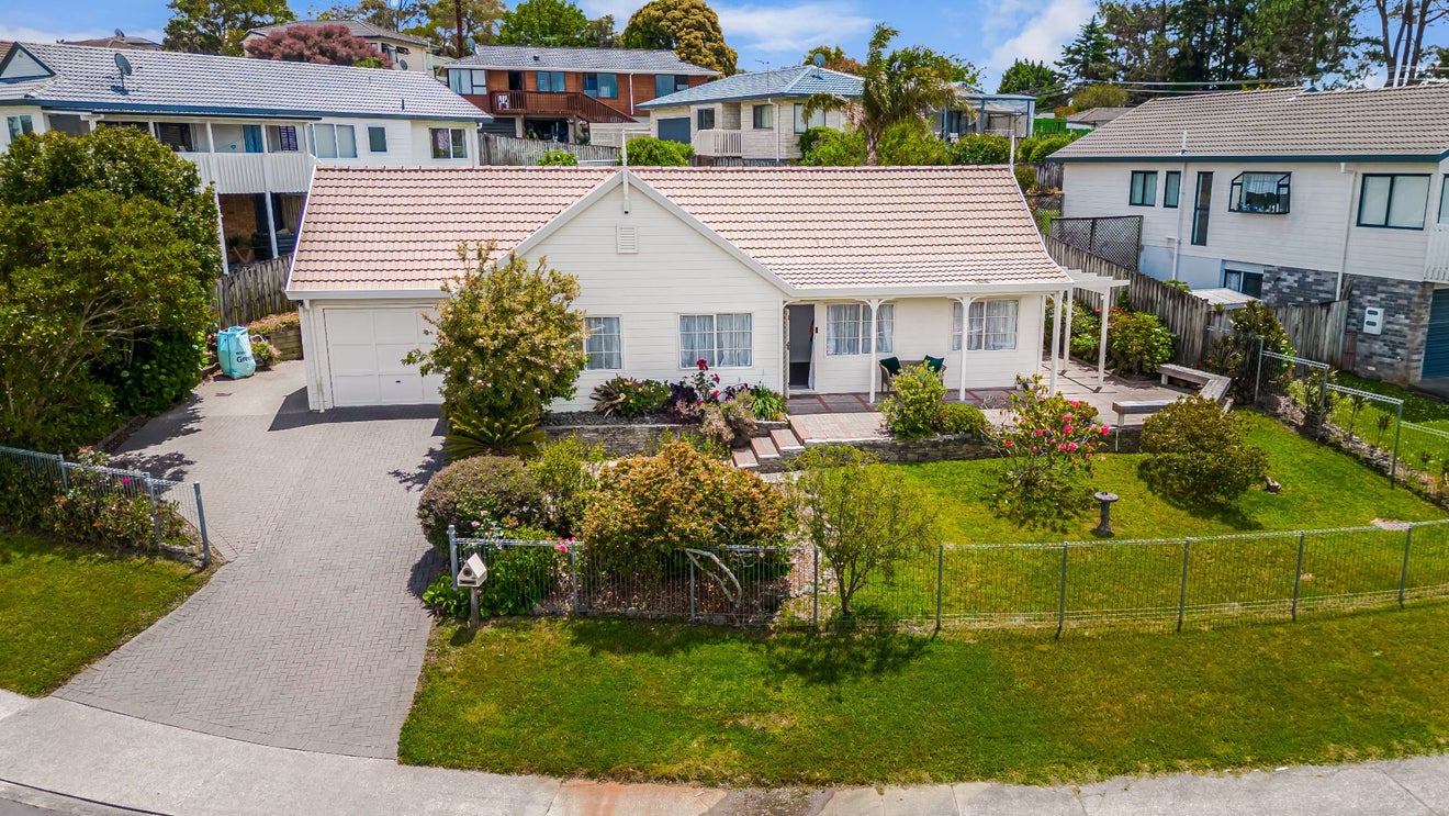72 Garton Drive, Massey, Auckland - Carousel 1