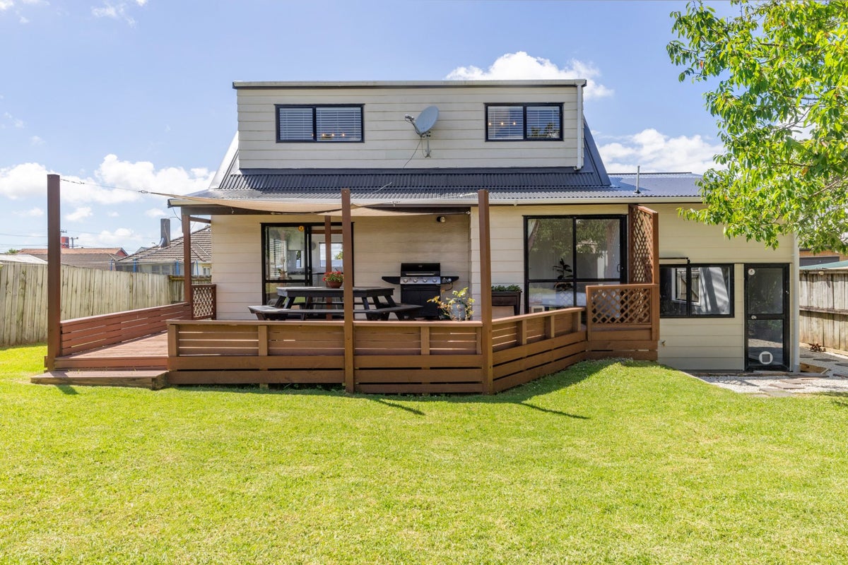1/38 Wattle Street, New Lynn, Auckland - Carousel 1
