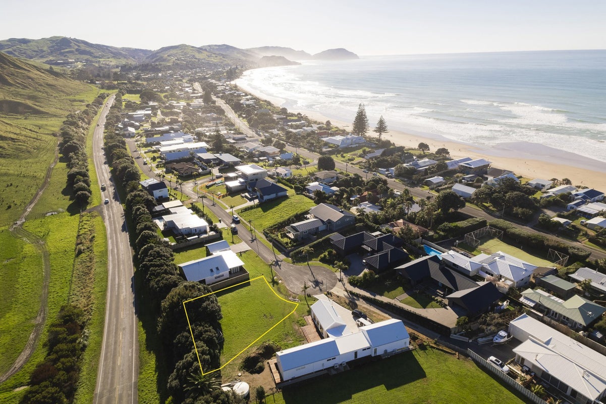 22 Beach Cove, Wainui, Gisborne - Carousel 1