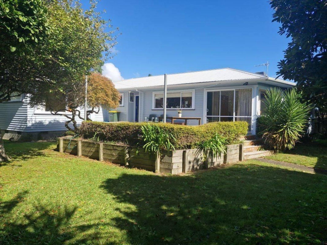 2 Shortland Street, Lower Vogeltown, New Plymouth - Carousel 2