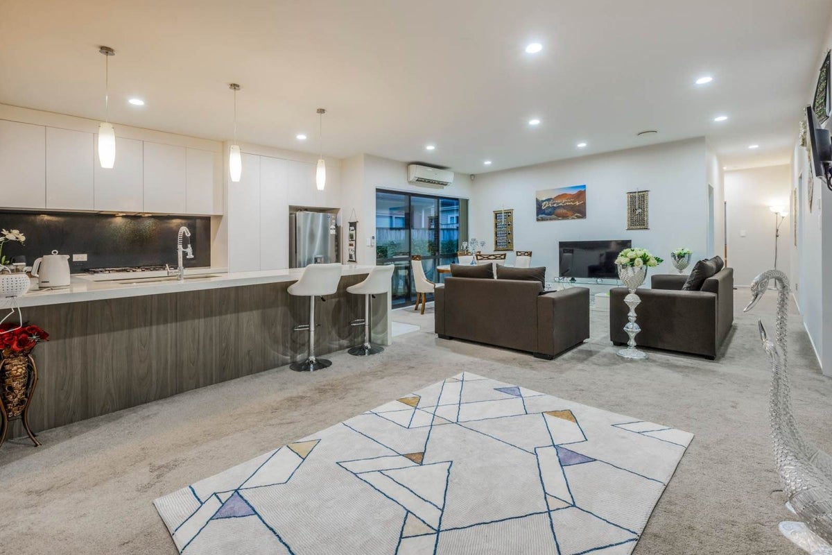 31 Clady Drive, Flat Bush, Auckland - Carousel 21